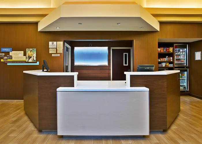 Hotel Fairfield & Chicago Midway Airport 3*