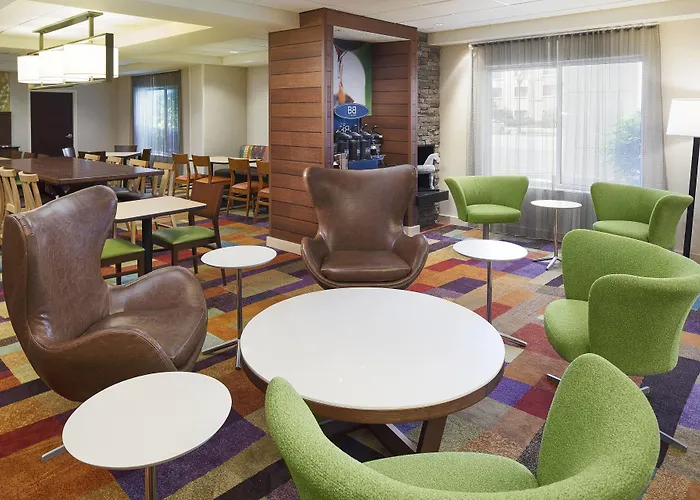 Hotel Fairfield & Chicago Midway Airport 3*