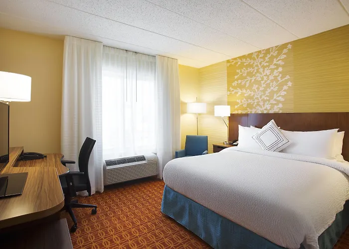 Hotel Fairfield & Chicago Midway Airport