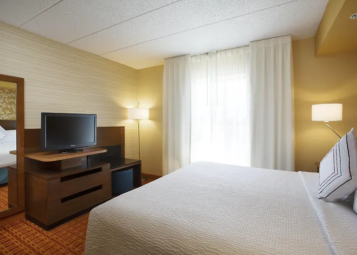Hotel Fairfield & Chicago Midway Airport
