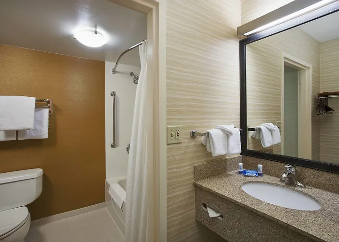 Fairfield & Chicago Midway Airport 3*