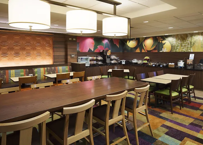 Hotel Fairfield & Chicago Midway Airport 3*