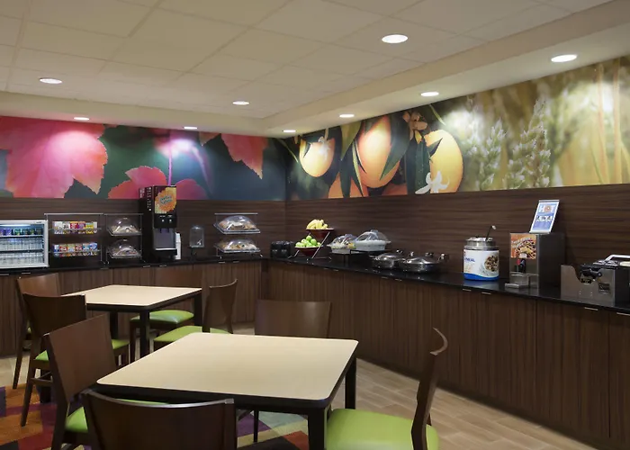 Hotel Fairfield & Chicago Midway Airport
