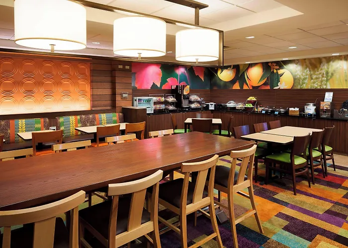 Hotel Fairfield & Chicago Midway Airport 3*