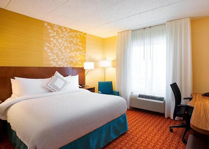 Fairfield & Chicago Midway Airport Hotel Bedford Park