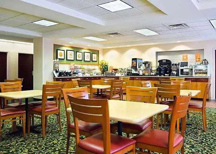 Hotel Fairfield & Chicago Midway Airport 3*