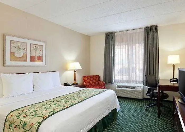 Fairfield & Chicago Midway Airport Hotel Bedford Park