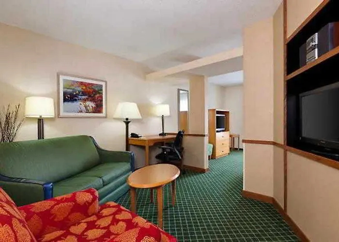 Fairfield & Chicago Midway Airport Hotel