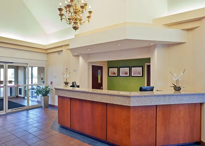 Fairfield & Chicago Midway Airport 3*